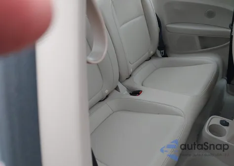 2016 Volkswagen Beetle 1.8T Sel z USA, uszkodzony, nr VIN 3VWJ17ATXGM635637